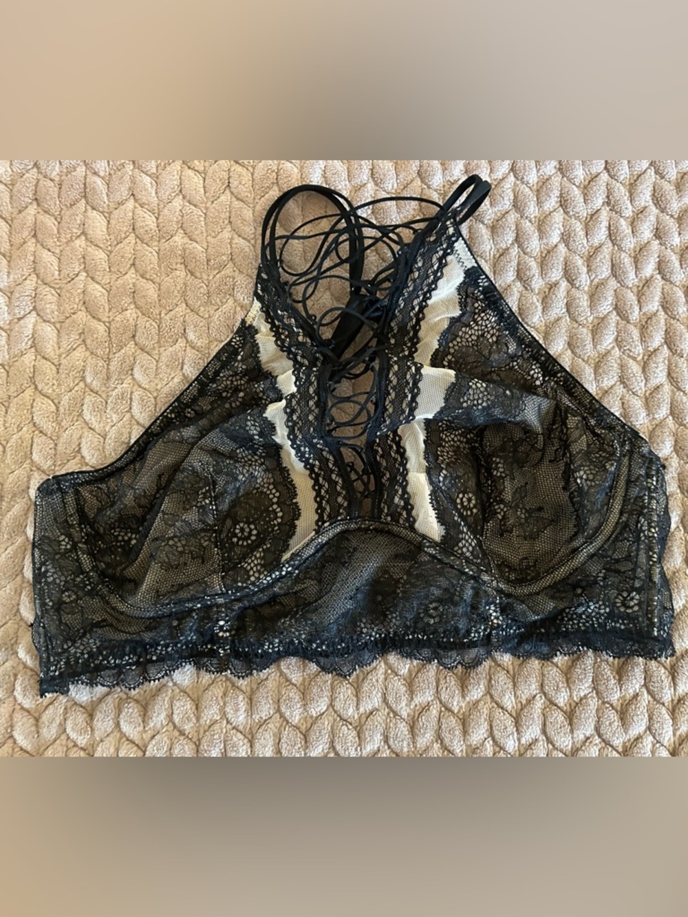 New $49.50 Victoria’s Secret Black Lace BRA Very Sexy Bralette size L Mesh Lined